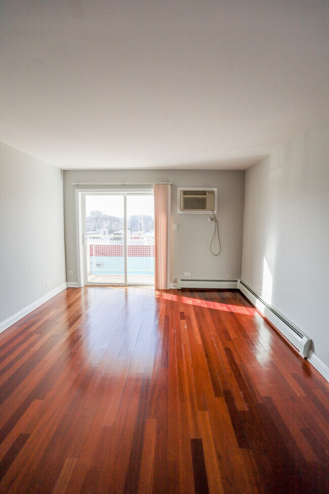Foto del edificio - 7520 W Grand Ave