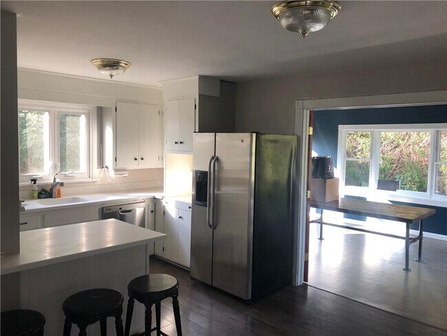 Building Photo - 75 Redwood Rd