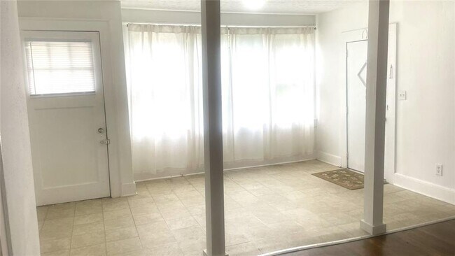 Foto del edificio - 770 N Evelyn Pl NW