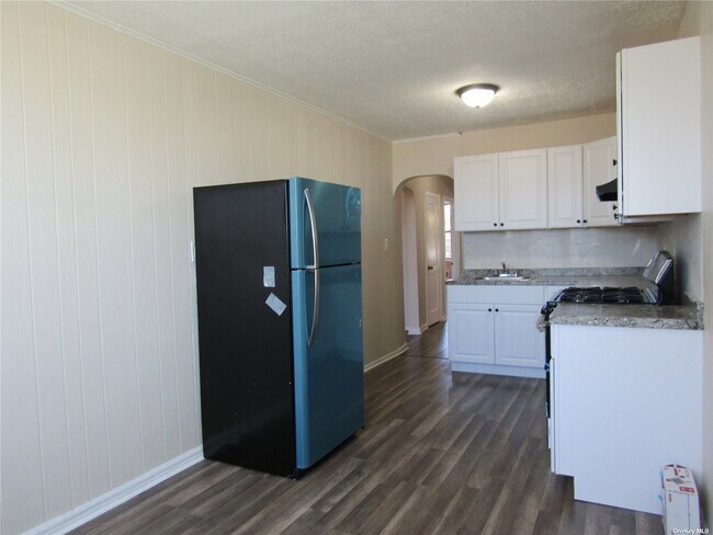 Foto del edificio - 84-26 Little Neck Pkwy