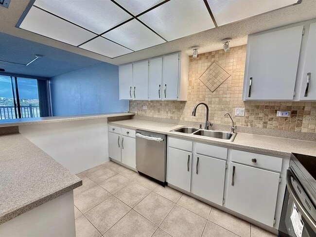 Building Photo - 500 Treasure Island Causeway