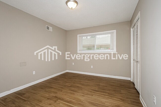 Foto del edificio - 3800 James Rd