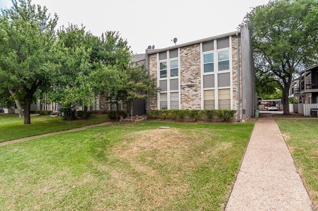 Building Photo - 5105 Skillman St