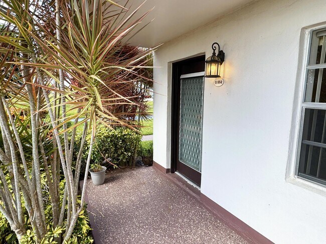 Foto del edificio - 984 Normandy Ln