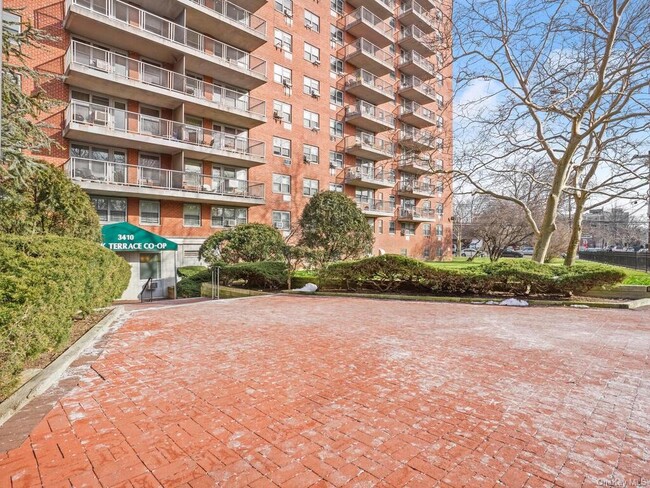 Foto del edificio - 3410 De Reimer Ave