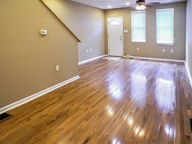 Foto del edificio - Two Bed Point Breeze Townhouse