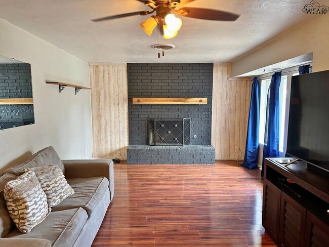 Foto del edificio - 405 Vaughn St