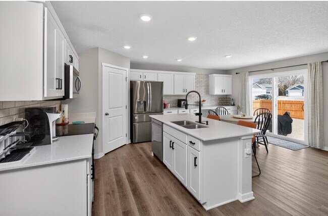 Foto del edificio - 2843 E 50th Ct