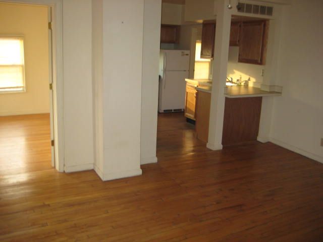 Building Photo - 941 Starkweather St