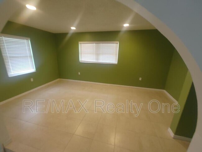 Building Photo - 3270 N Stirrup Dr
