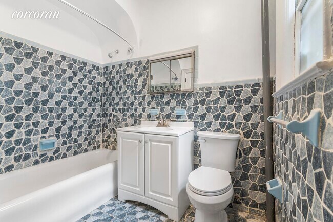 Building Photo - 36-22 Crescent St