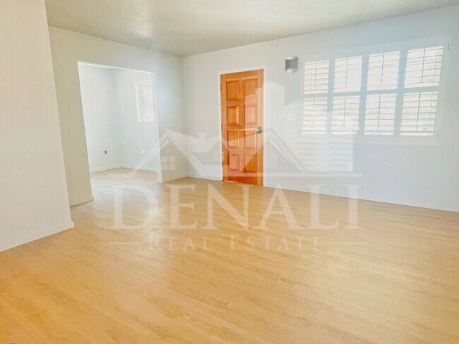 Foto del edificio - 2340 E Turney Ave