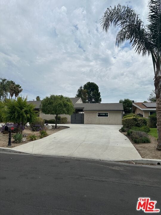 Building Photo - 9254 Balcom Ave