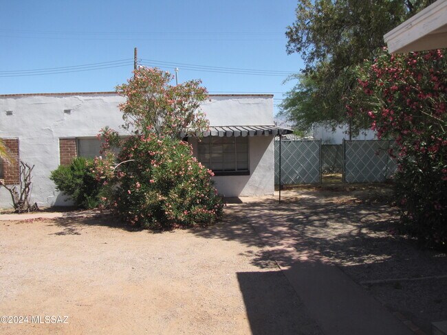 Building Photo - 4719 E 1st St