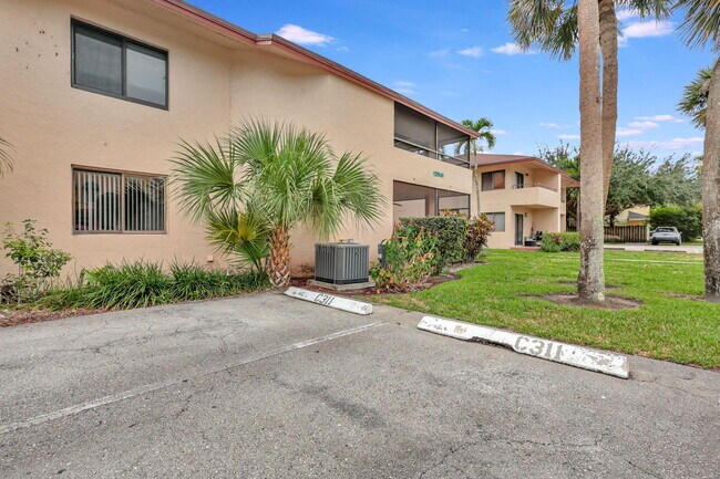 Foto del edificio - 12641 Westhampton Cir