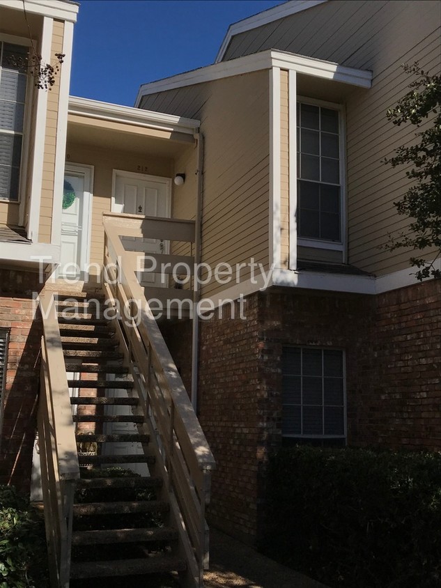 Primary Photo - 3550 Country Square Dr