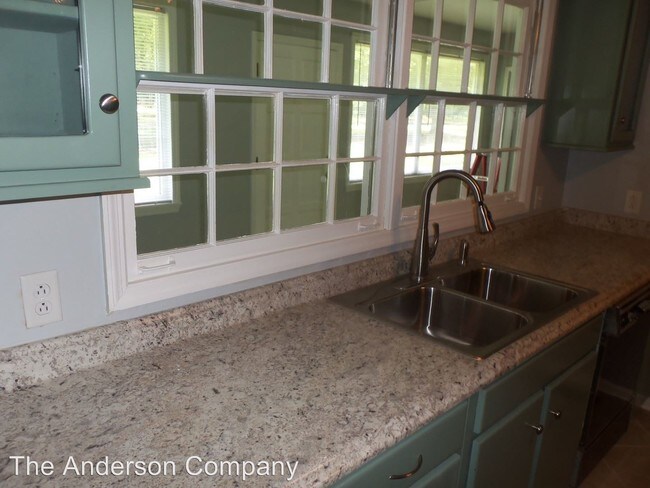 Building Photo - 4 br, 2 bath House - 440 Pinewood Road