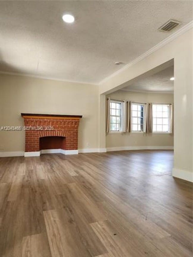 Photo - 103 NW 35th St # 103 House