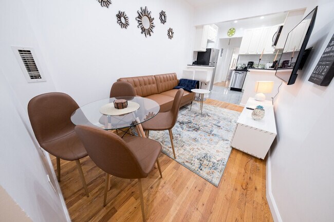 Foto del edificio - 305 E 104th St