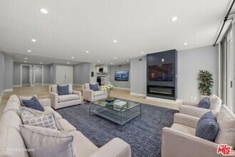 Building Photo - 441 N Oakhurst Dr
