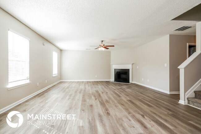 Building Photo - 465 Pinevale Ct