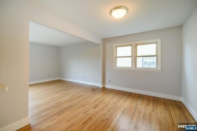 Photo - 90 Bank St House