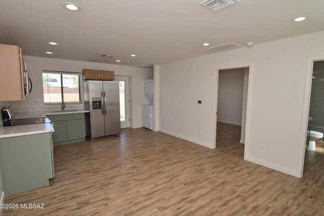 Building Photo - 5116 E Pima St