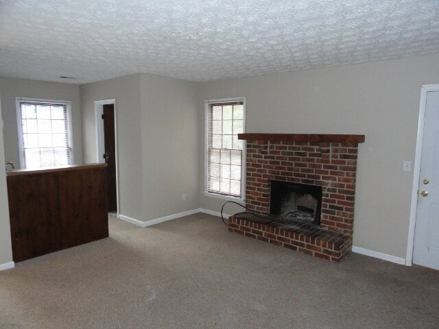 Building Photo - 2870 Lakemont Dr SW