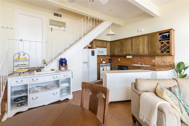Building Photo - 409 W Elberon Ave, unit 2