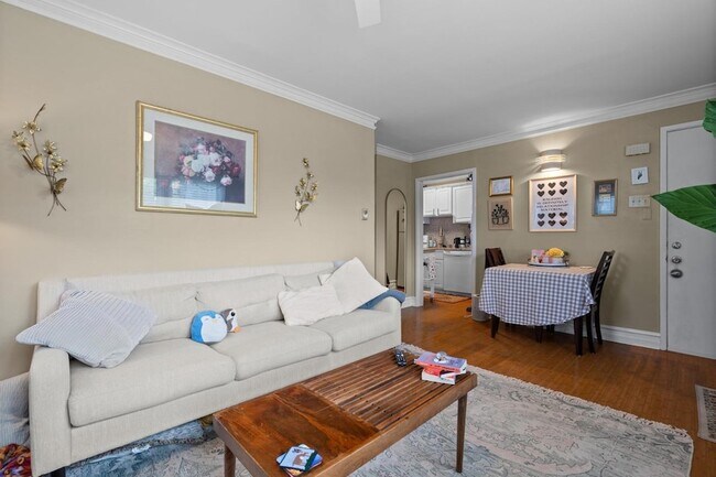 Building Photo - 635 Daniels Street Unit Apt A