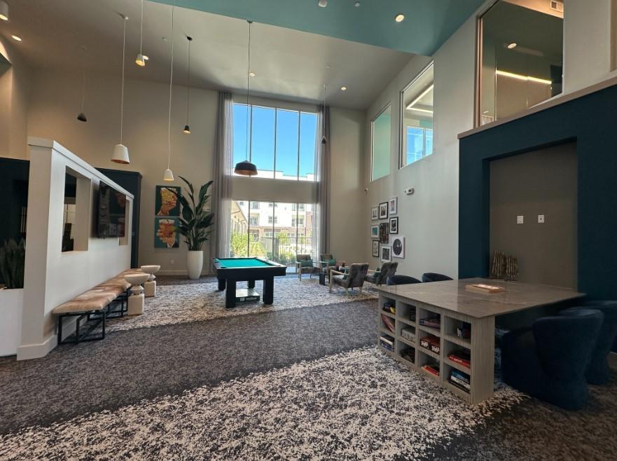 Foto principal - 18210 Park Row Dr