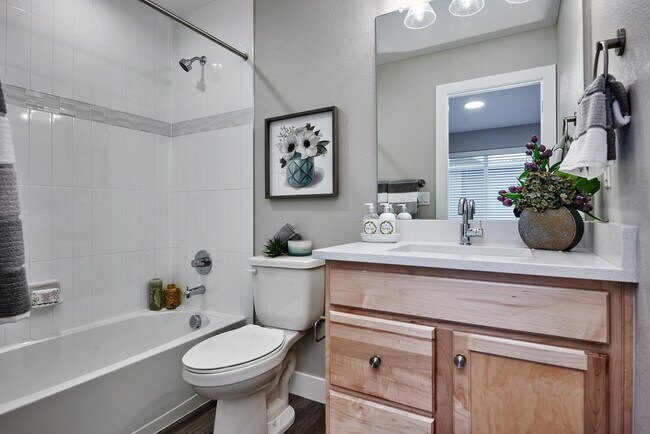 Building Photo - Creekline Townhomes