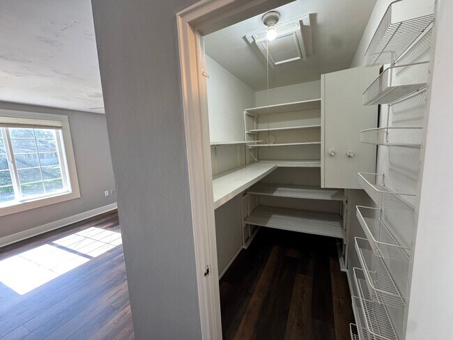 Foto del edificio - 3 Bedroom Molette with Ravine Views – $1300