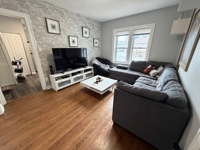 Foto del edificio - 3219 W Balmoral Ave