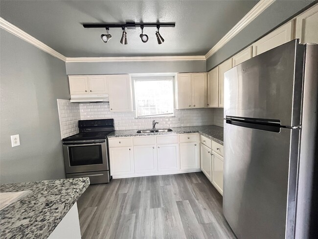 Building Photo - 911 Byrne St