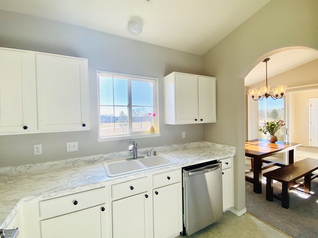 Building Photo - 3770 Strawberry Field Grove