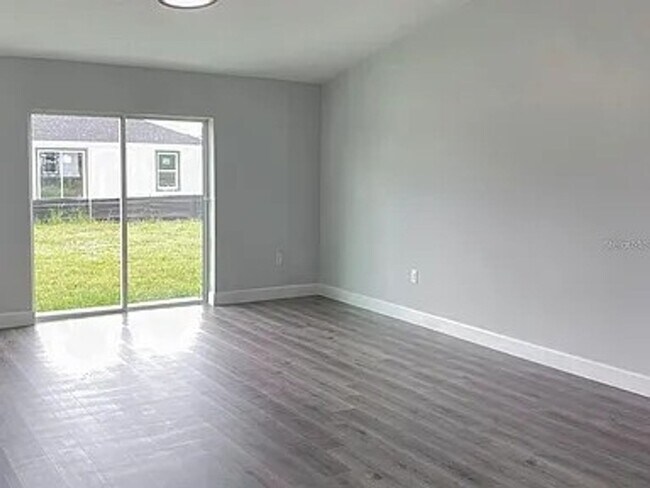Foto del edificio - 10018 Cocoa Beach St