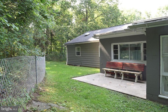 Building Photo - 2052 Foxianna Rd
