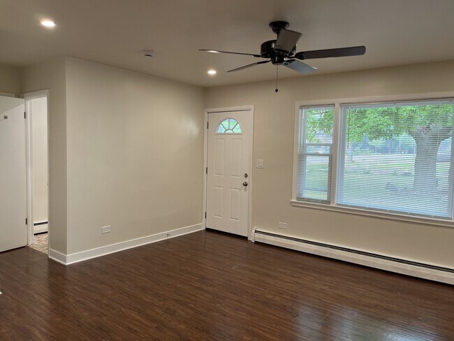 Foto del edificio - 209 W Maple Ave