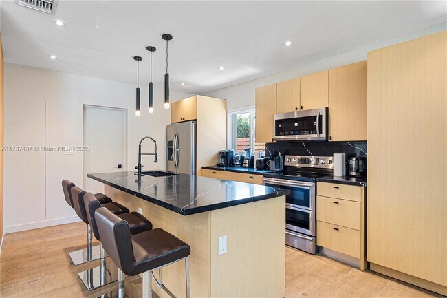 Foto del edificio - 10658 NE 11th Ave