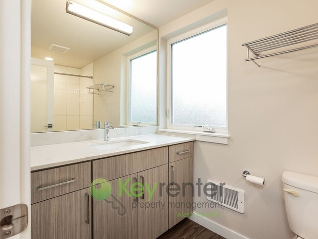 Building Photo - Bright, Modern Townhome Steps from Ballard Dining and Cafes