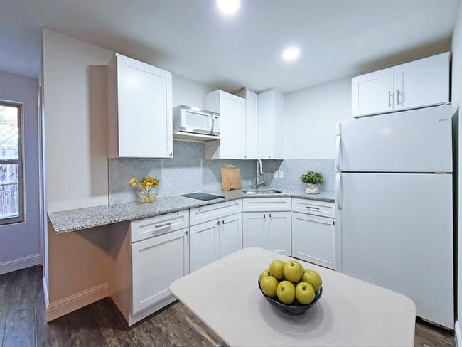 Foto del edificio - 1244 Valencia Ln