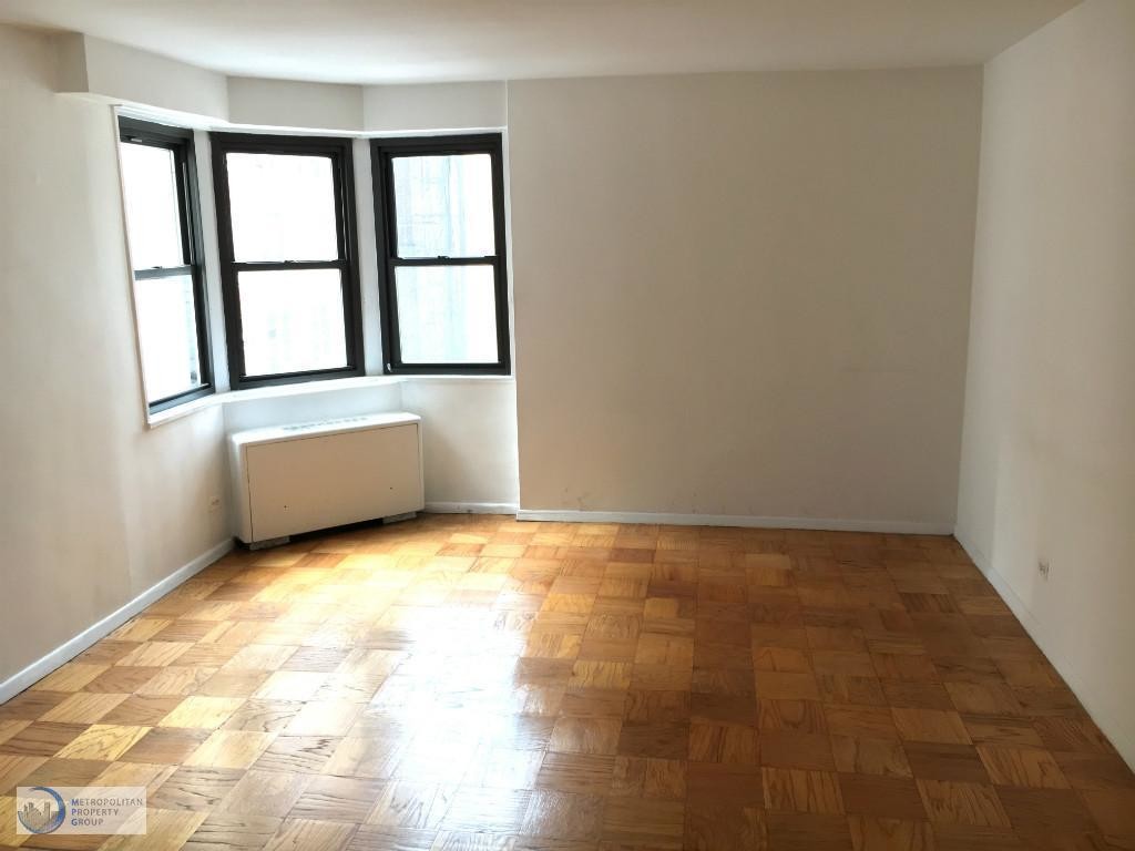 Primary Photo - 145 E 16th St