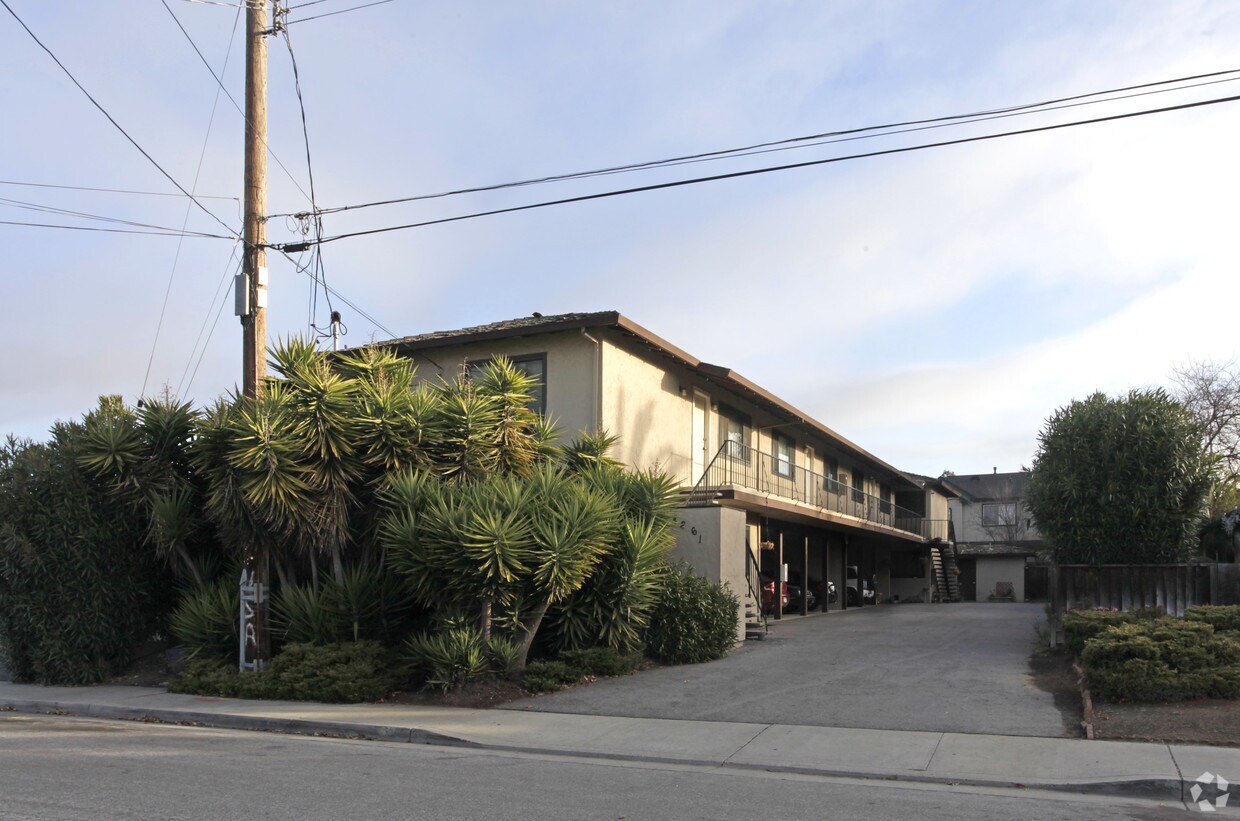 Primary Photo - 4261 Davis St