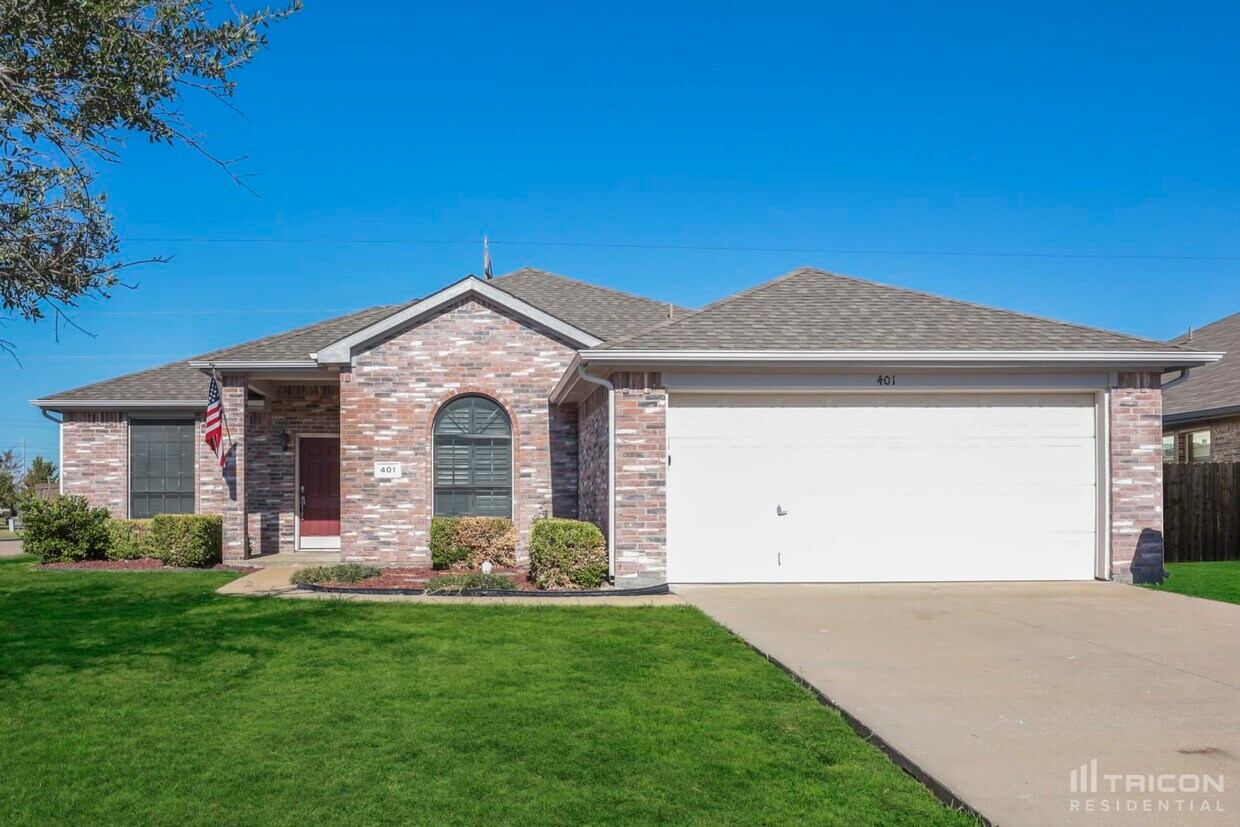 Foto principal - 401 Rustic Grove Ln