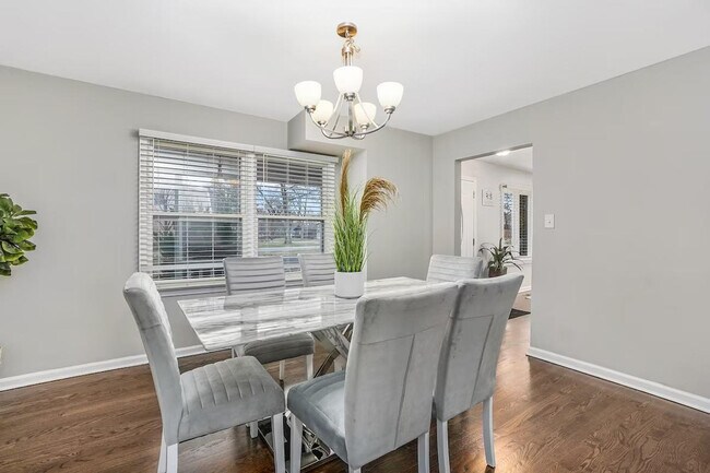 Foto del edificio - 3758 Cherry Hills Dr