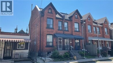 Building Photo - 7 Severn St