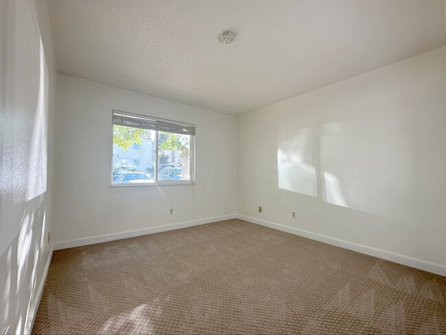 Foto del edificio - 8555 Fairmount Dr