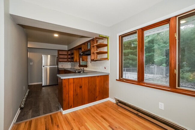 Foto del edificio - 8240 Timberlane Dr
