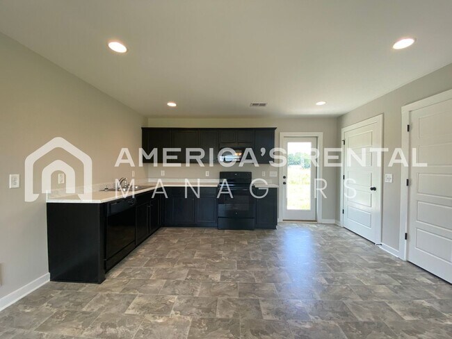 Foto del edificio - Home for Rent in Talladega, AL!!! COMING SOON!